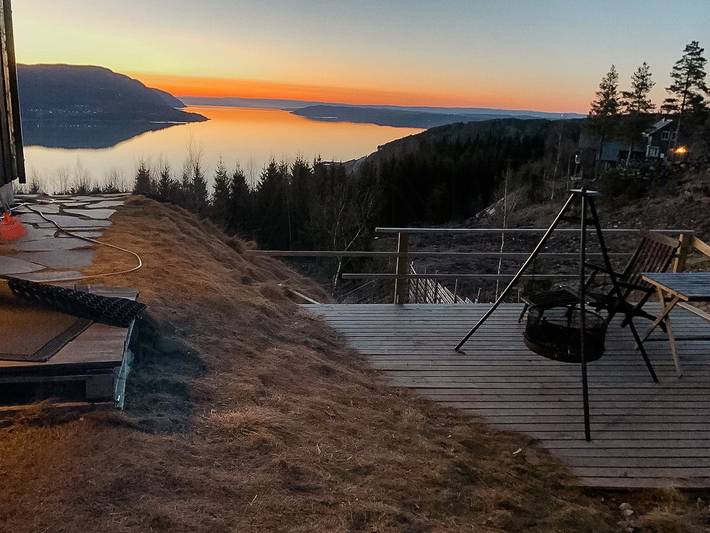 Gemütliche Hütte mit Mjøsa-Panorama in Stange