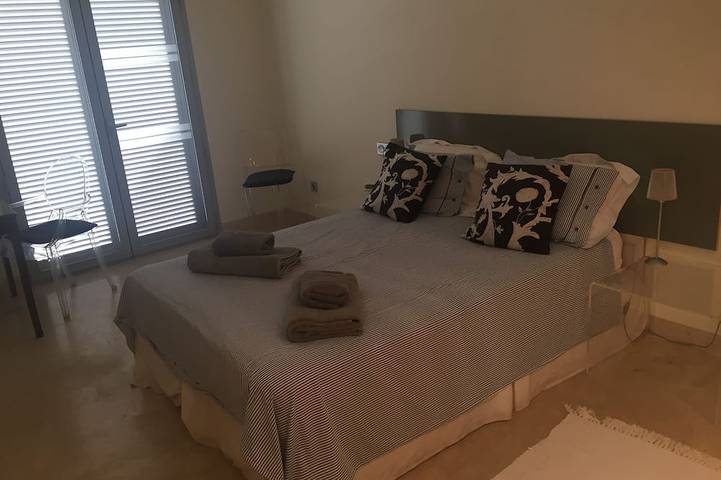Superb location & views, heated pool (Apr - Oct), beach/restaurants 7 mins walk! in La Herradura, Almuñecar