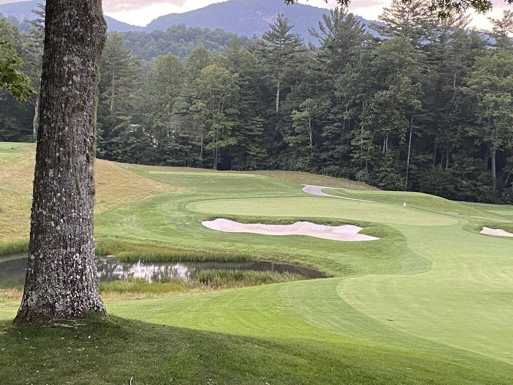 Lake Toxaway Golf Course/Walk to Marina! 4 Bedrooms, 4 Bathrooms $350/night in Lake Toxaway