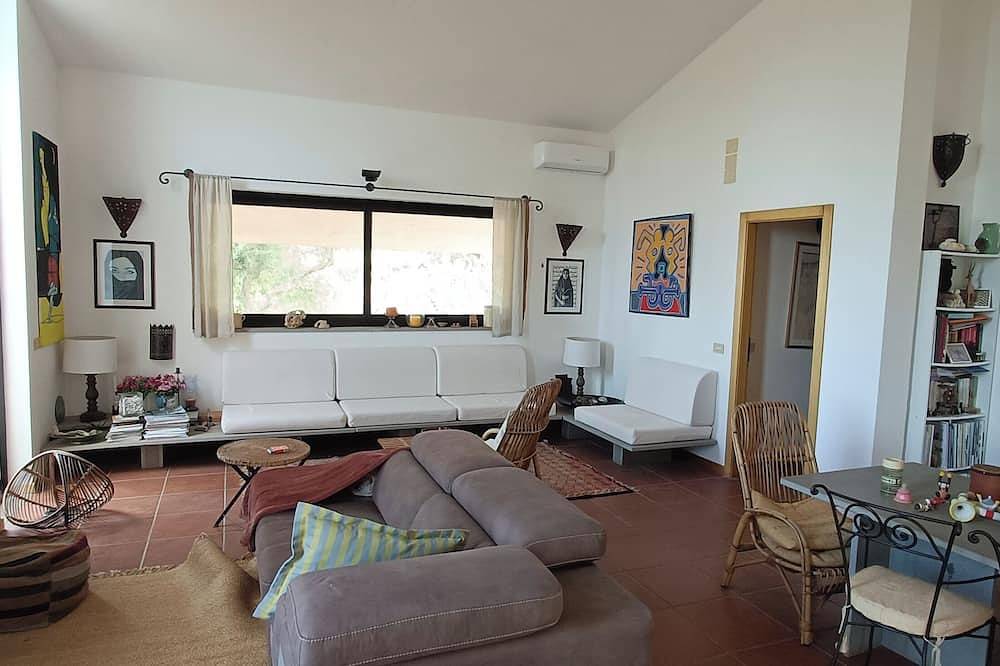 Splendida villa immersa in un uliveto millenario a 5 minuti dal mare in Conversano, Provincia di Bari