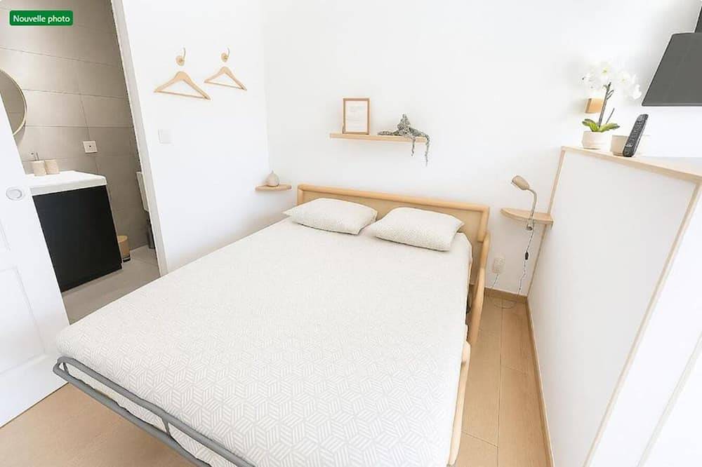 Entire apartment, Luna - Quiet, cozy studio with terrace in Trans-en-Provence, Draguignan region