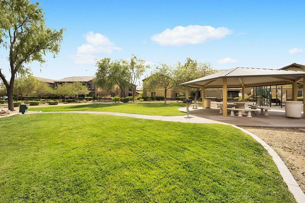 Ganze Wohnung, New Year’s Bonus! 100 Off first 30 days Etrax Large 1bed Condo centennial Hills! in Las Vegas, Red Rock Canyon