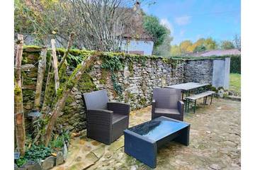 Gîte pour 8 personnes, avec jardin à Fresselines