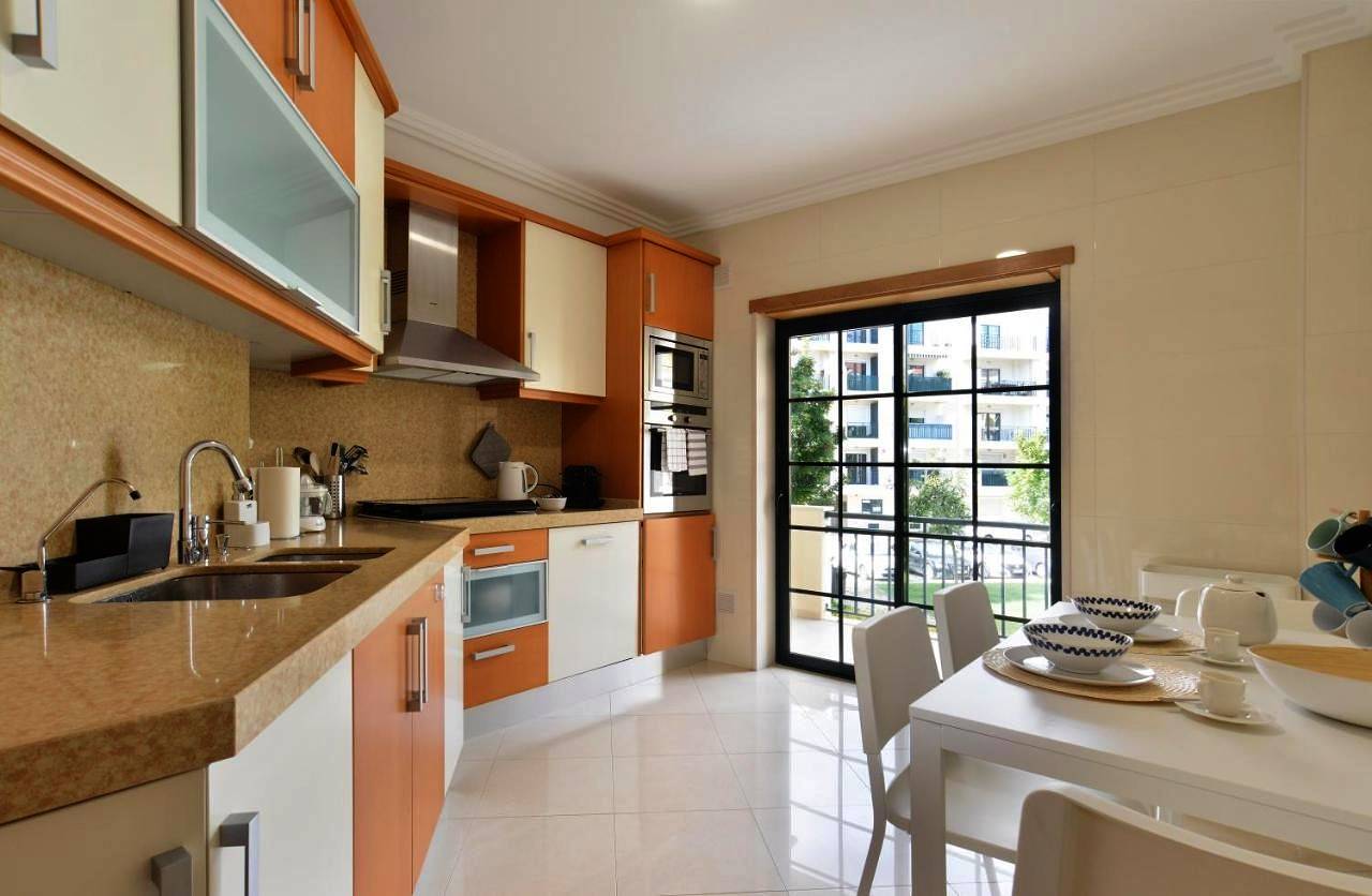 Apartamento inteiro, Gorgeous Beach Apartment - Checkinhome in Carcavelos e Parede, Costa de Lisboa