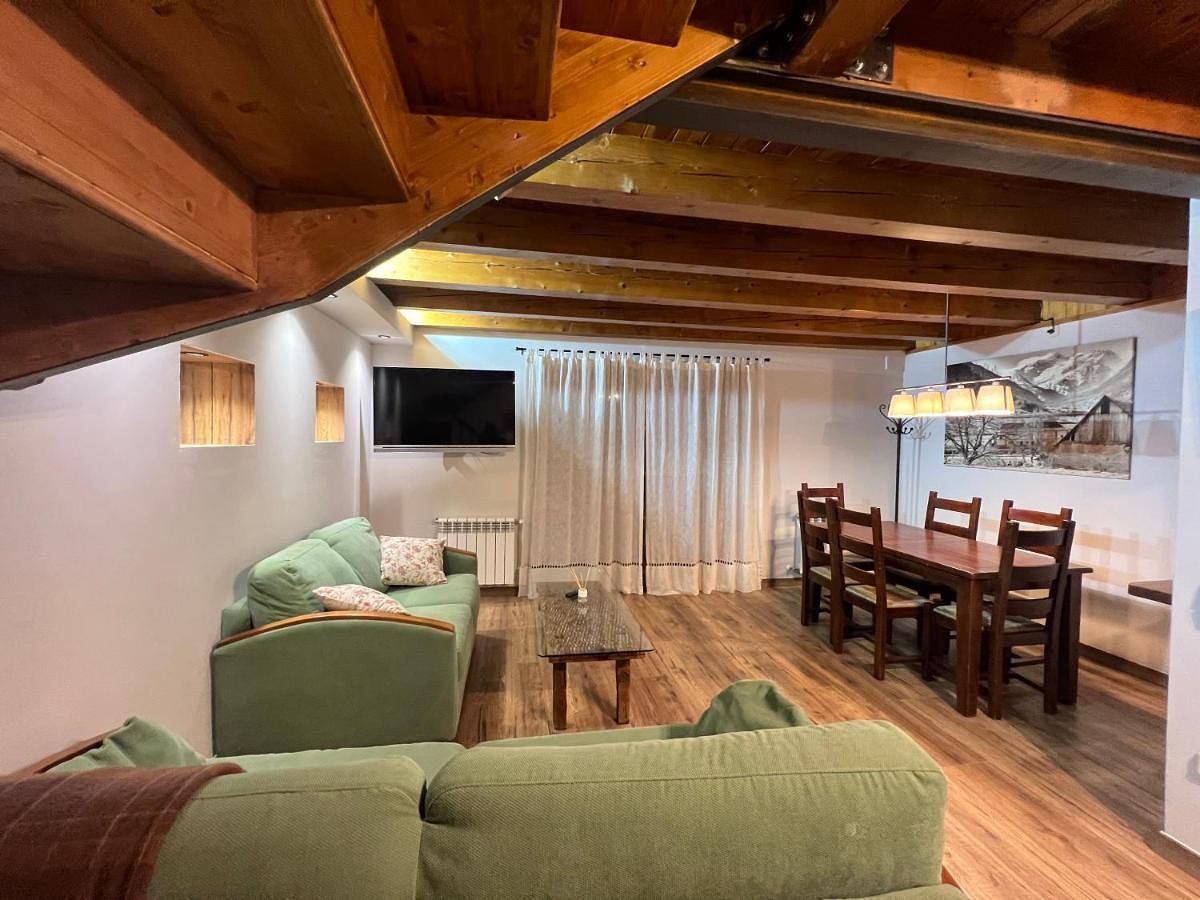 Apartamento entero, Arties Luxury Apartments con jardín in Arties, Alto Arán
