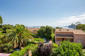 Gîte pour 6 personnes, avec terrasse, animaux acceptés à Rayol-Canadel-sur-Mer