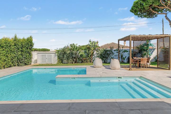 Casa Robert en Conil con piscina, jacuzzi, jardín y Wi-Fi in Conil de la Frontera, Costa de la Luz