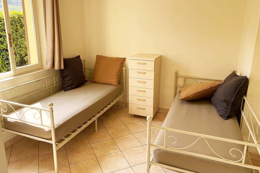Geheel appartement, Direkt am See mit Terrasse in Crone Beach (Idro), Idro