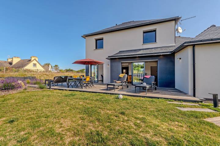 Maison de vacances 'Ti Braz Magnifique Maison Piscine' avec vue sur la mer, piscine privée et Wi-Fi in Plouguerneau, Région de Brest