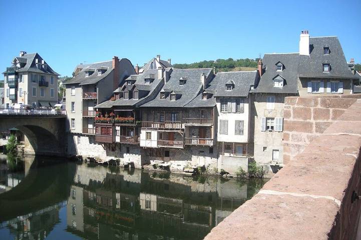 Apartamento de vacaciones para 5 personas, con terraza además de piscina y jardín - 1