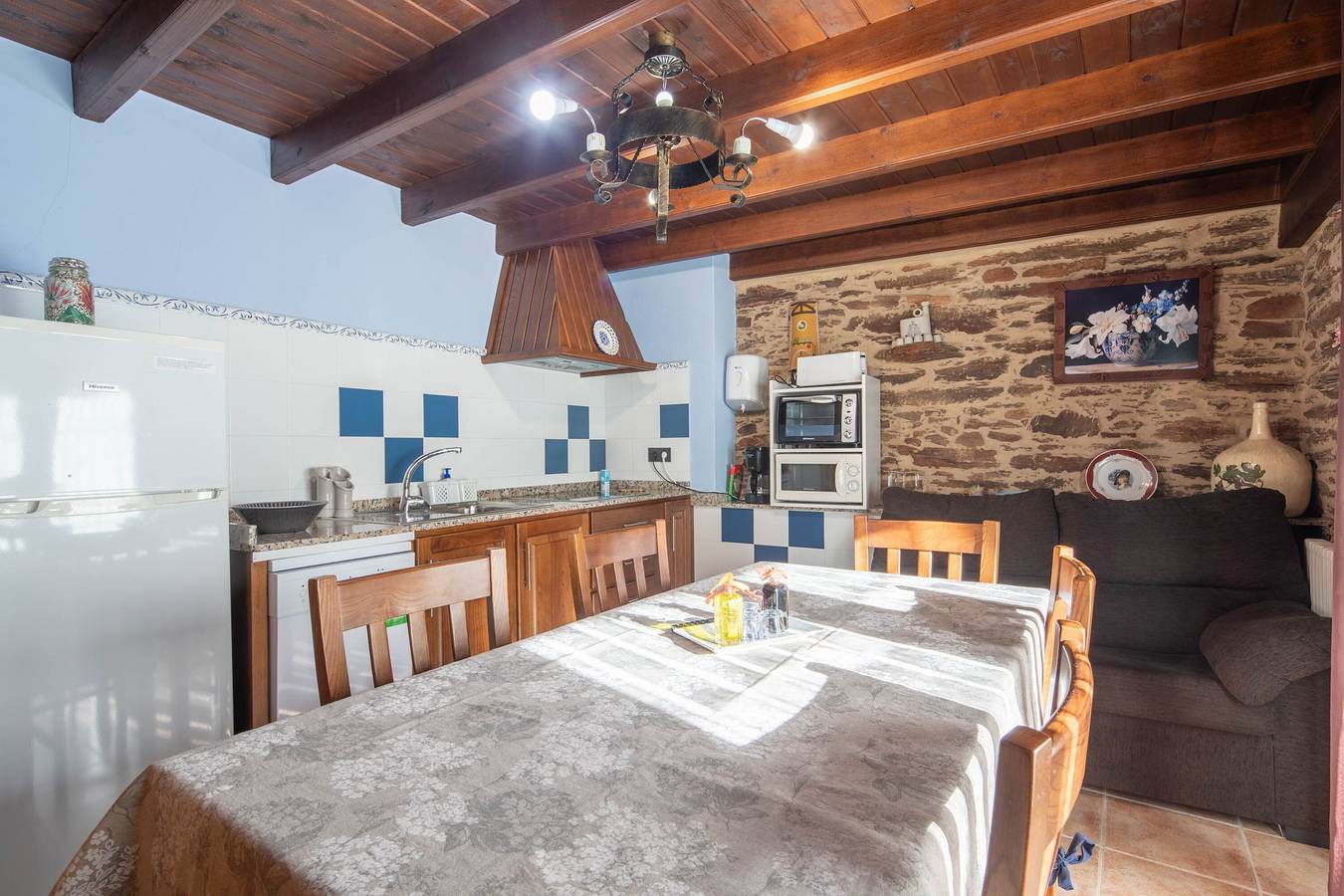 Country House 'O Forno Do Curro -Casa Da Amendoa' with Mountain View in Boborás, Ourense Region