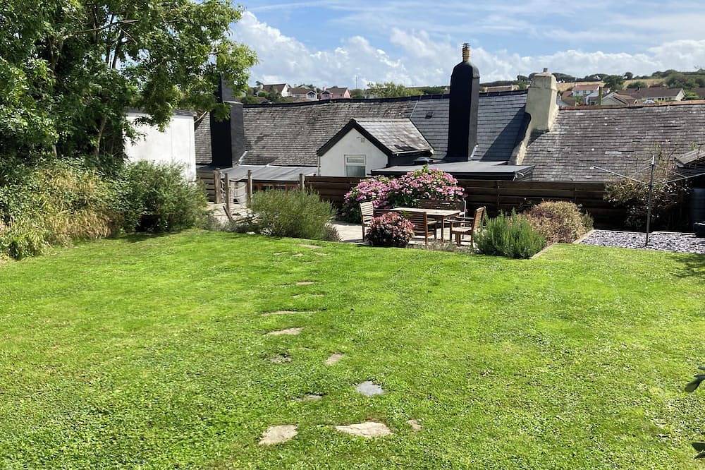 Period Cottage with large garden in lovely Georgeham in Devon