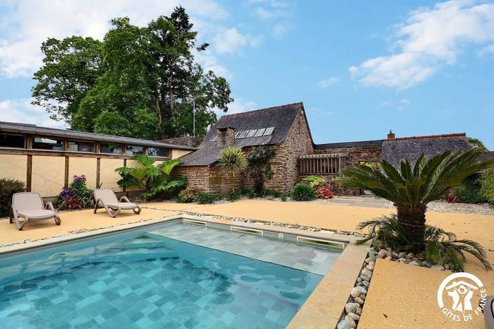 Gîte pour 6 personnes, avec Jardin ainsi que Piscine et Vue à Pipriac