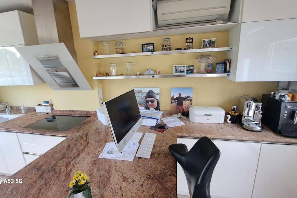 Bungalow, Uneinsehbar, 8 Personen maximal, 3 Personen oben, 5 unten in Eschborn, Main-Taunus-Kreis