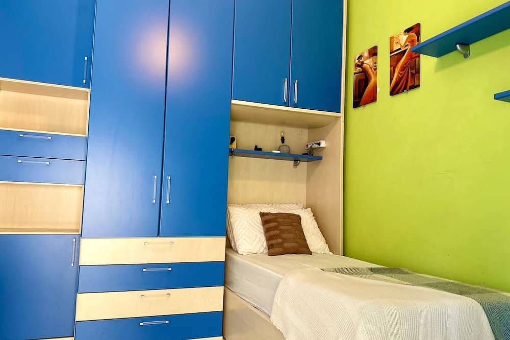Entire apartment, Sea View Paradise: 2-Bed Coastal Retreat in Terracina, Agro Pontino