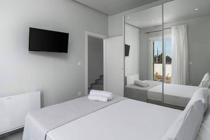 Villa pour 5 personnes, avec balcon et piscine ainsi que jardin et jacuzzi dans Milos - 3