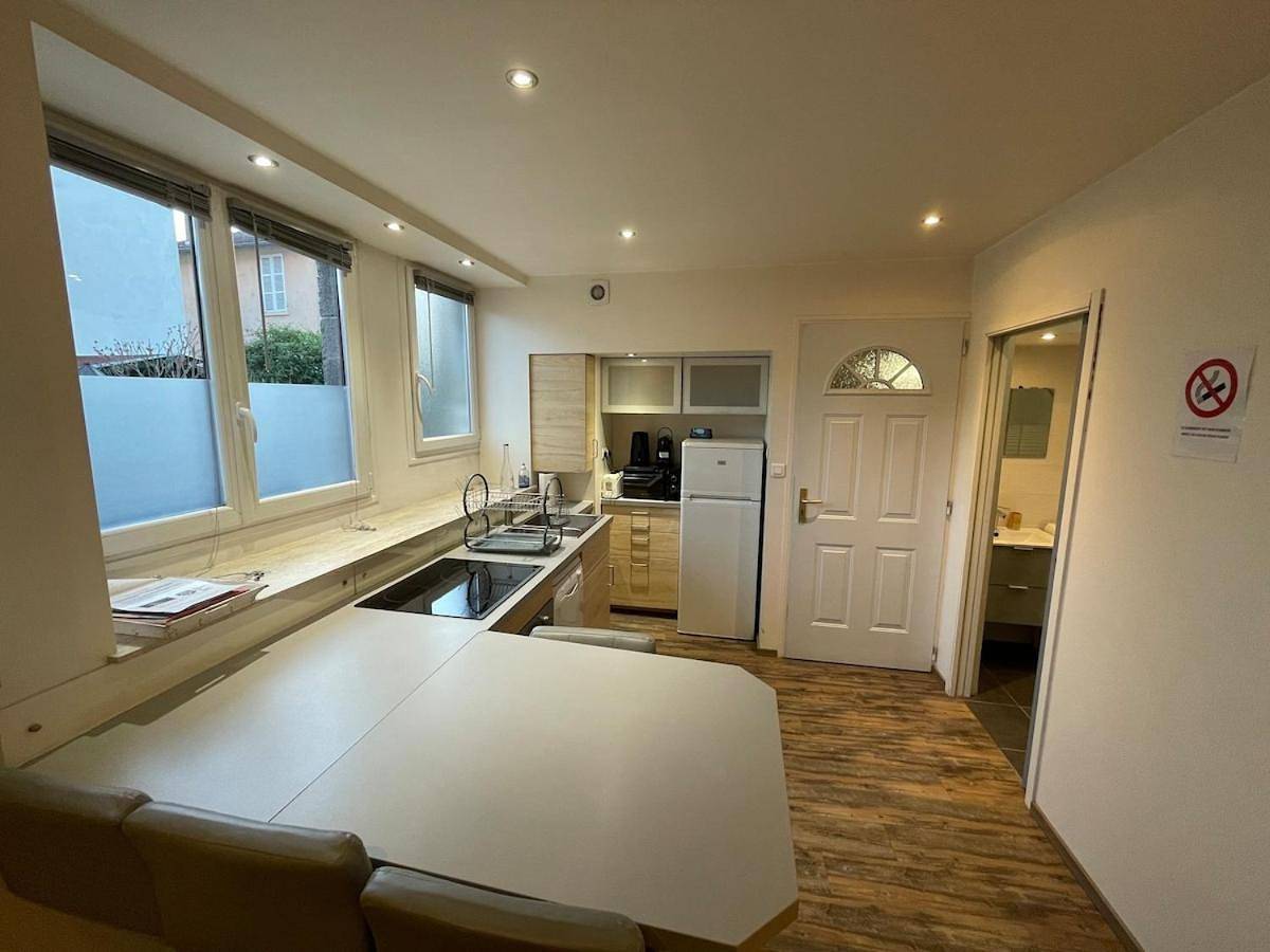 Appartement entier, Studio entièrement équipé au coeur du centre ville in Anse, Beaujolais
