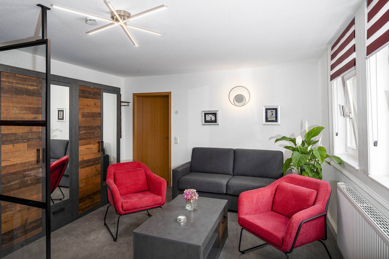 Ganze Ferienwohnung, City & Business Appartements Arnstadt - Zim 1, City Appartement ,40m²,komb.Wohn-Schlafraum,Küche,Bad mit Dusche,1.Og in Arnstadt, Thüringer Kernland