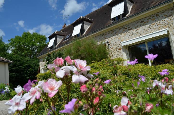 Location de vacances pour 4 personnes, avec jardin à Liverdy-en-Brie