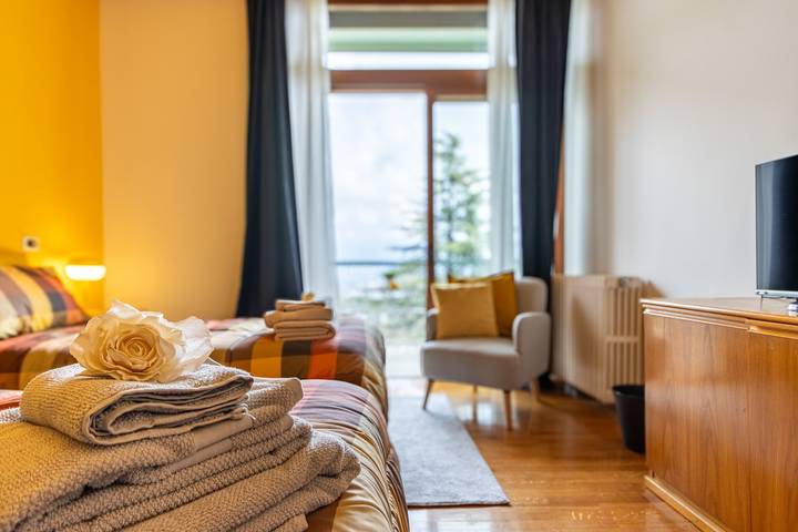Room 'Stanza Miele' with Mountain View, Shared Terrace and Wi-Fi in Montevecchia, Brianza