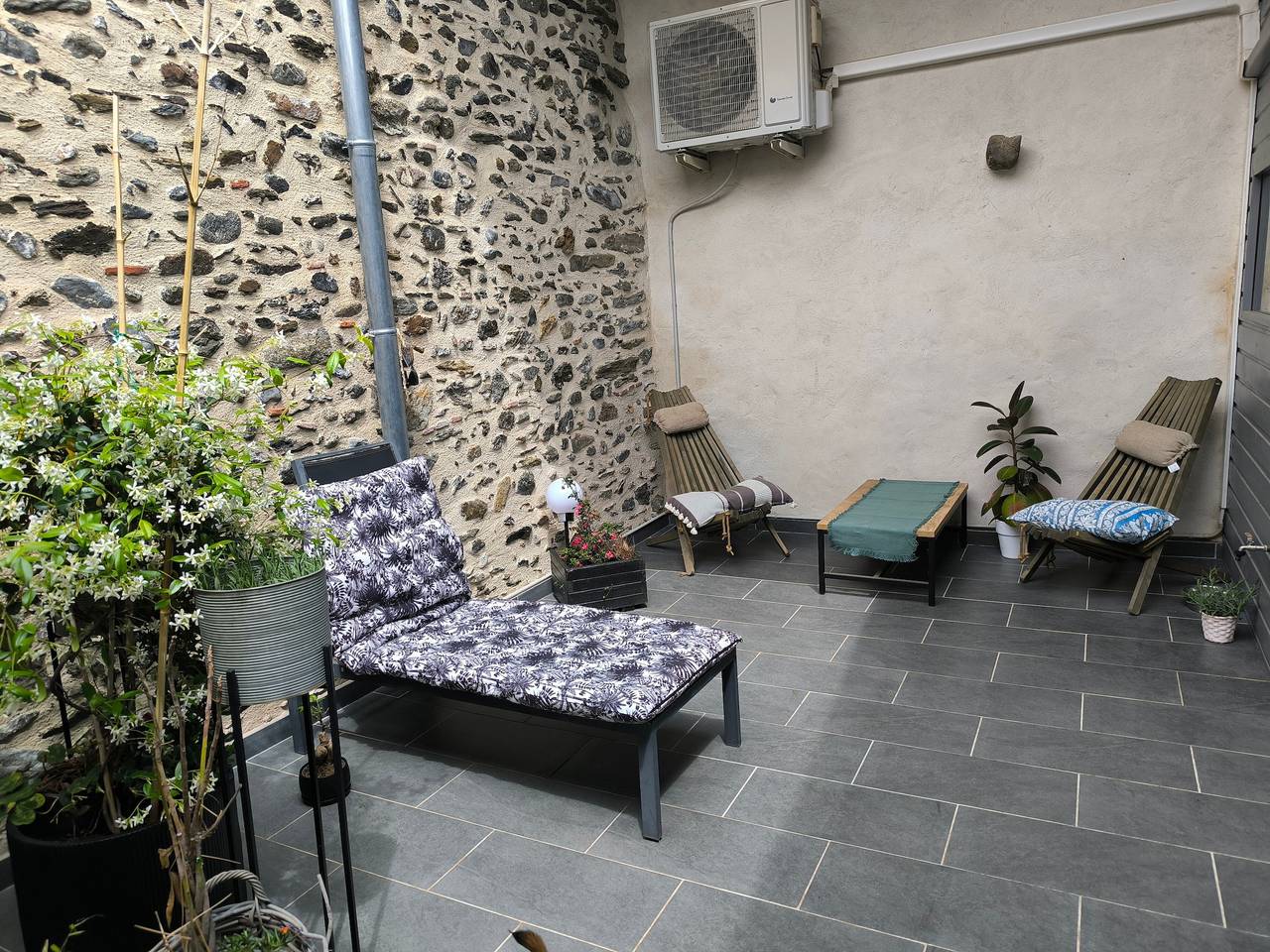 Ferienhaus „Bohemian Chic in den Stadtmauern“ mit gemütlicher, uneinsehbarer Terrasse in Bouleternère, Mittelmeerküste (Frankreich)