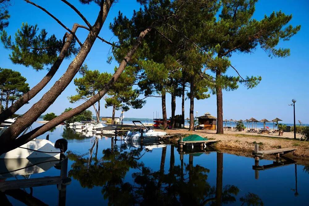 Camping pour 8 Personnes dans Parentis-en-Born, Côte d’Argent