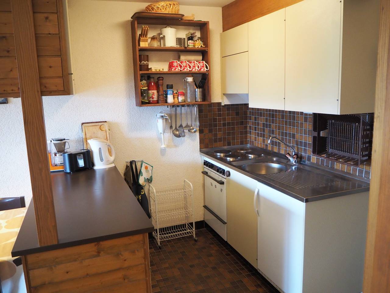 Apartamento entero, Cité Radieuse C Lagettes n°122, with private terrace and shared garden in Chalais (Suiza), Alpes del Valais