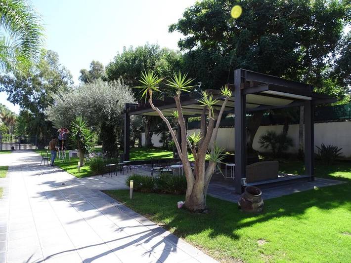 Ferienwohnung für 4 Personen, mit Balkon und Terrasse sowie Garten und Pool