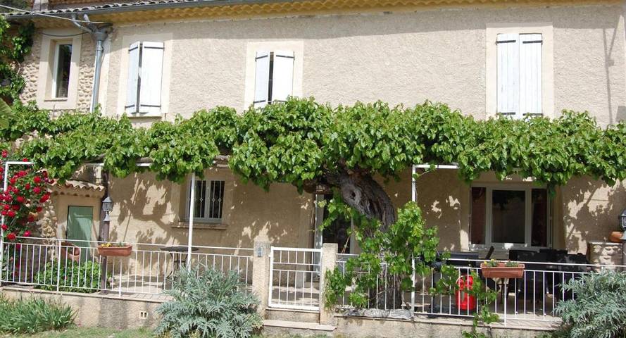 Maison de campagne pour 6 personnes, avec Terrasse ainsi que Jardin et Piscine à Brunet (Alpes-de-Haute-Provence)
