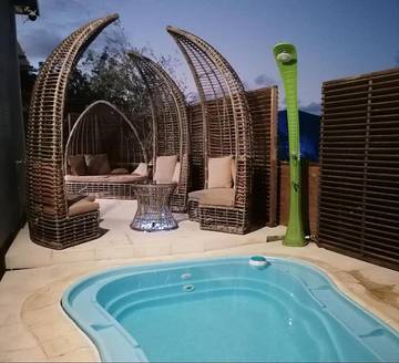 Location de vacances pour 8 personnes, avec jacuzzi ainsi que piscine et jardin à Sainte-Marie (Île de la Réunion)