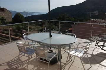 Location de vacances pour 6 personnes, avec terrasse et jardin à Coggia