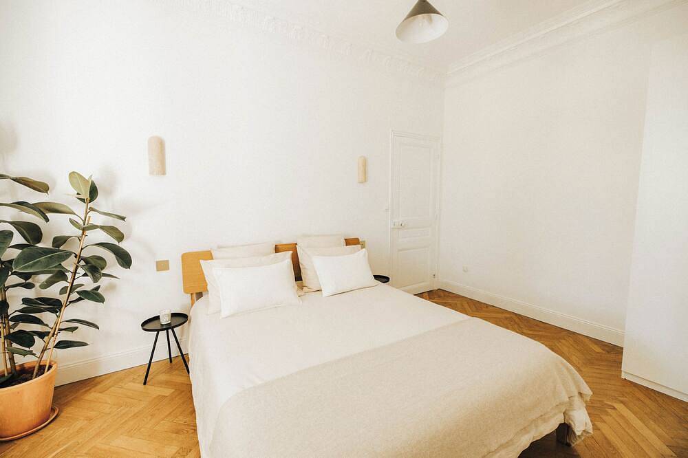 Entire apartment, Mirea House in Levens, Nice region