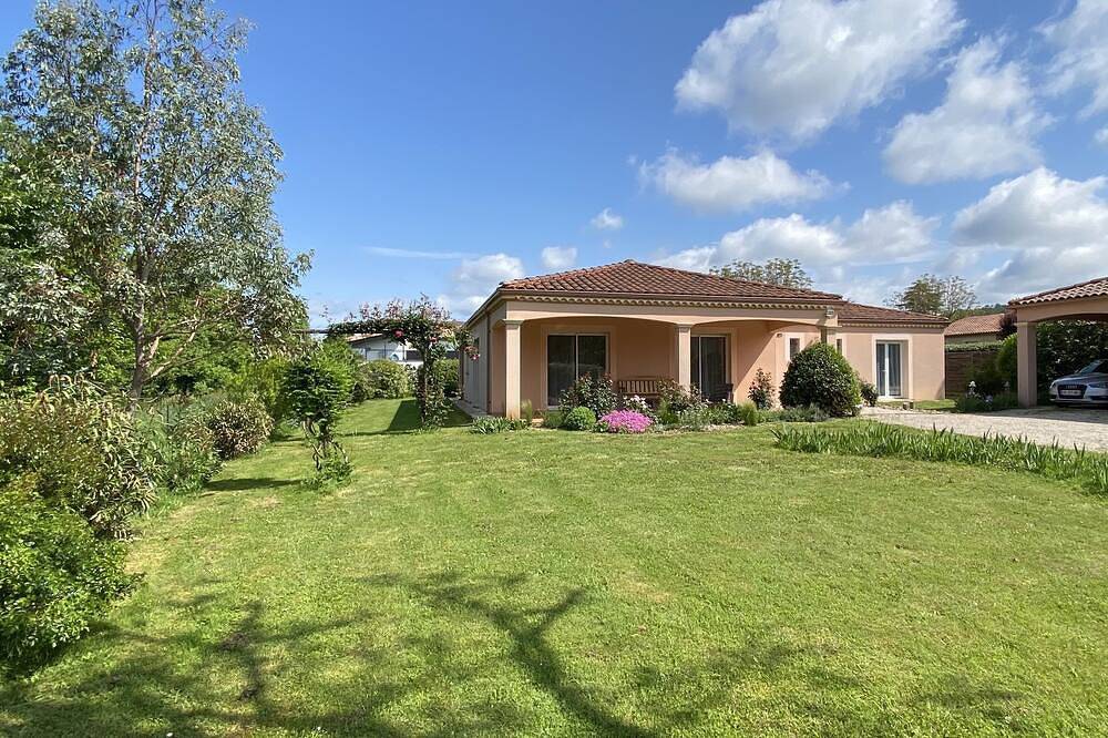 Villa au calme , avec piscine , vallée du lot , Cahors , Rocamadour, Sarlat . in Prayssac, Quercy