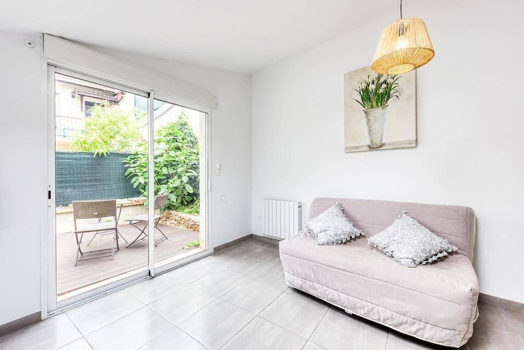 Appartement entier, One-Bedroom Apartment in Sainte-Geneviève-des-Bois, Essonne