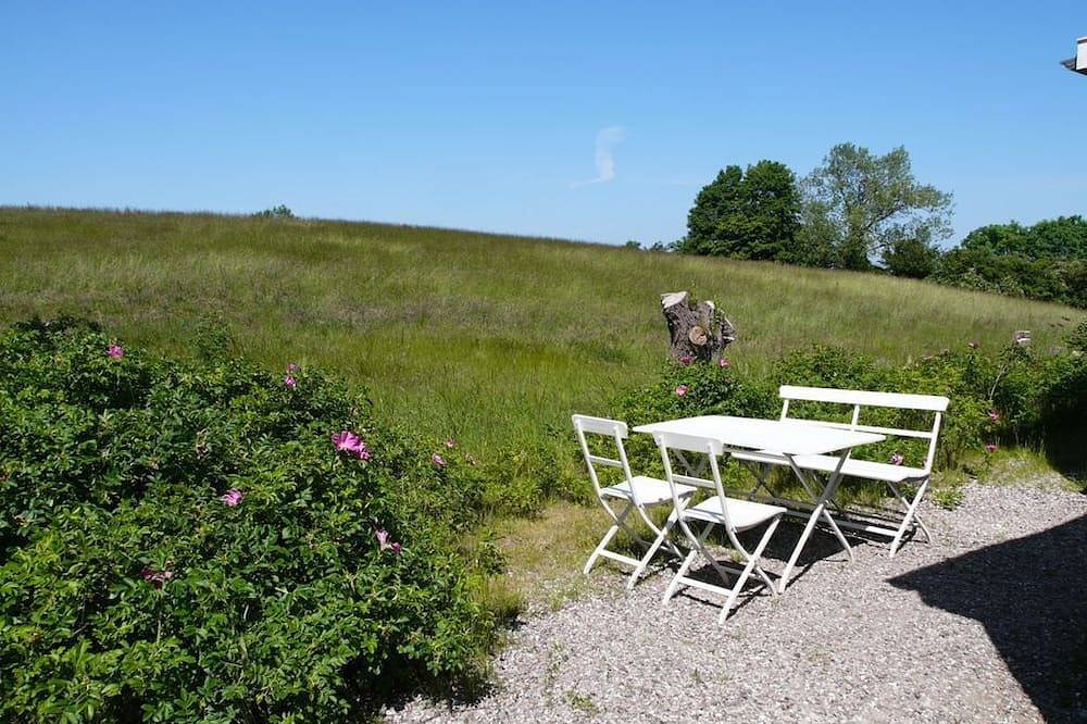 Ganze Wohnung, Schöne Ferienwohnung auf großem Naturgrundstück direkt an der Ostsee in Wohlenberg, Klütz
