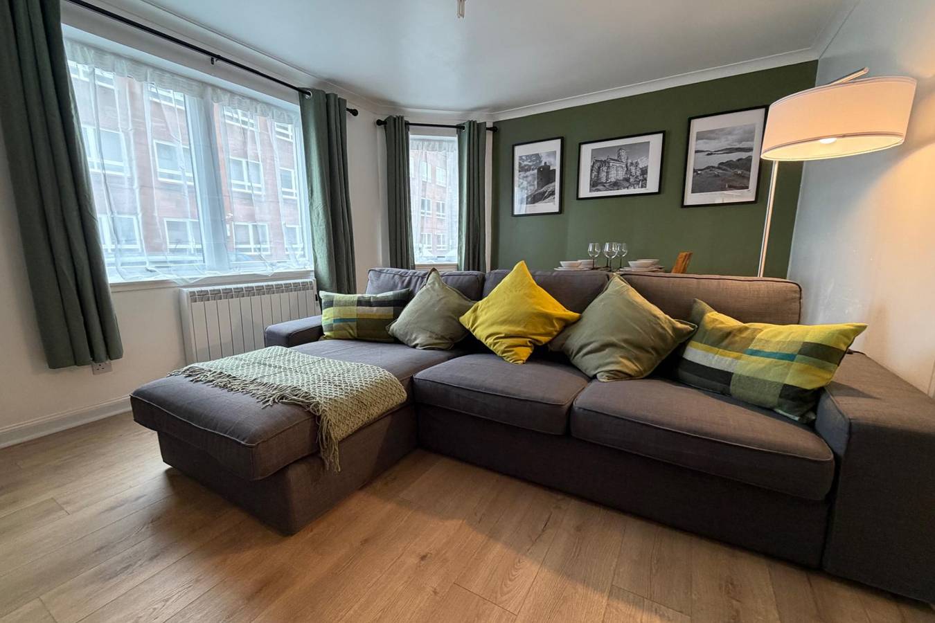 Ganze Ferienwohnung, 2 Bedroom Albany Apt Sleeps 4 -Tv & Wifi -Central in Oban, Loch Linnhe