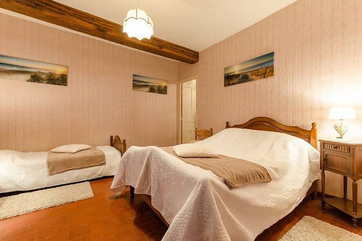 Gîte pour 5 personnes, avec terrasse à Laubressel - 3