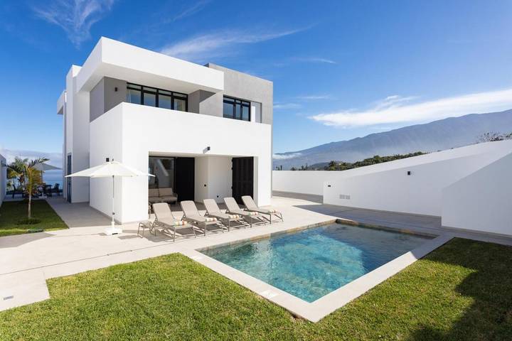 Apartamento para 10 personas, con Balcón y Terraza además de Jardín y Piscina en Playa de los Roques