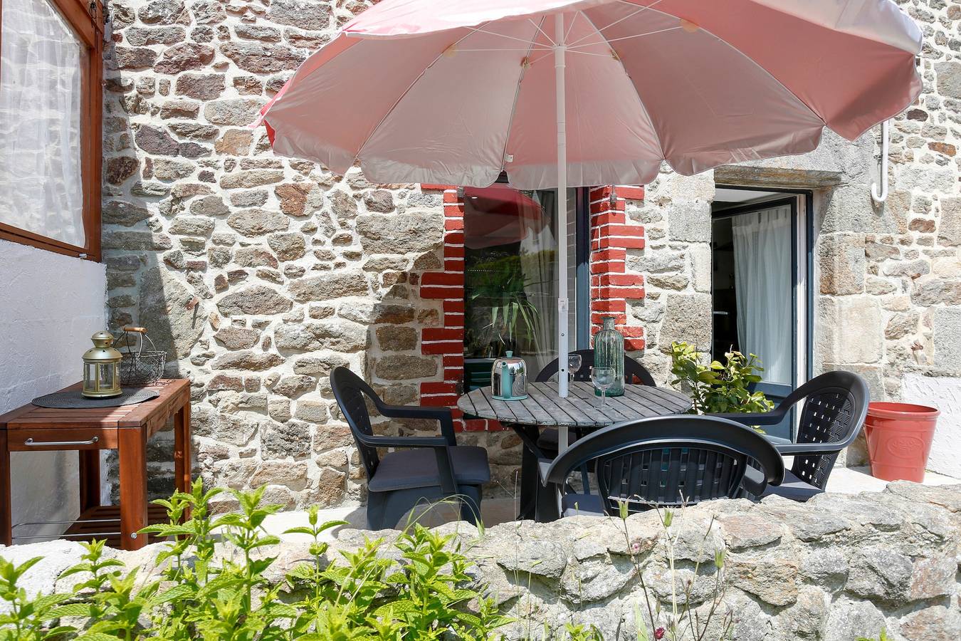 Casa de vacaciones para 3 personas con terraza in Saint-Samson-sur-Rance, Región de Dinan