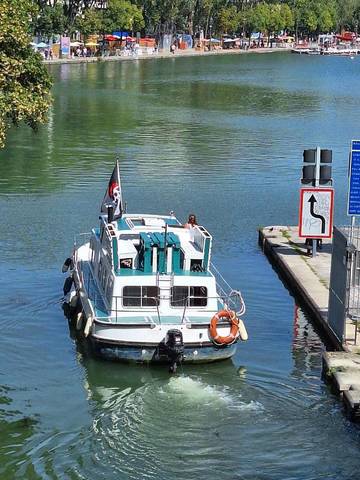Bateau pour 4 personnes, avec terrasse et vue dans Île de France