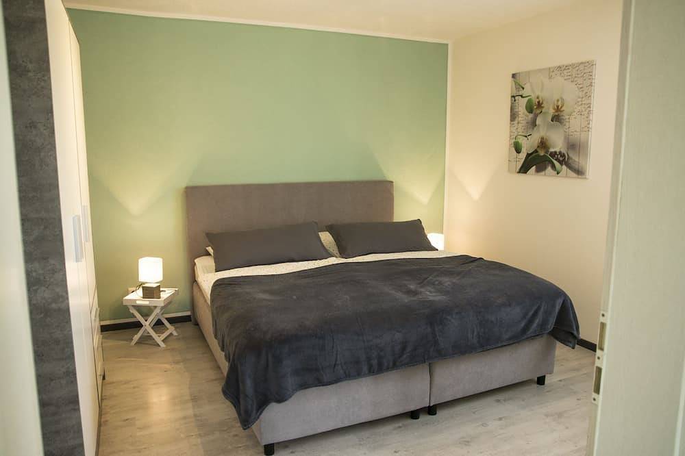 Ganze Wohnung, Gemütliche Ferienwohnung mit traumhaftem Blick ins Kylltal in Birresborn, Vulkaneifel