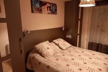 Gîte pour 4 personnes, avec piscine et jardin, animaux acceptés à Puy-l'Évêque