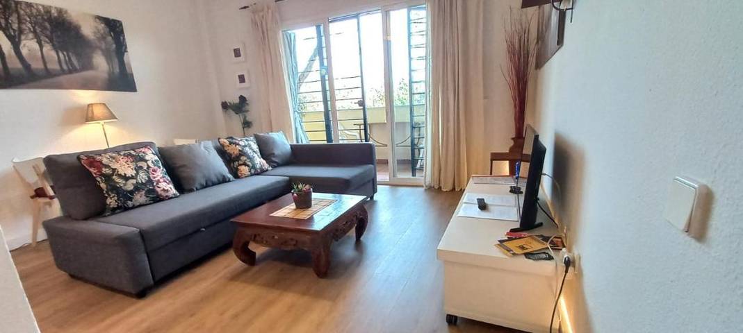 Apartamento para 3 personas, con Balcón y Terraza además de Jardín y Piscina para niños en Mairena del Aljarafe