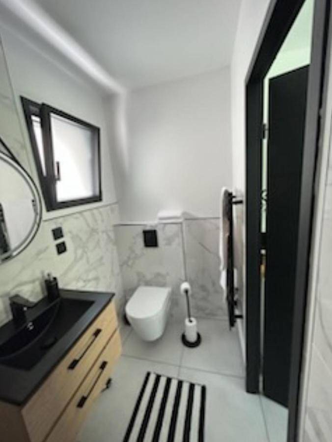 Gîte pour 2 personnes, avec piscine et terrasse à Lantheuil - 2