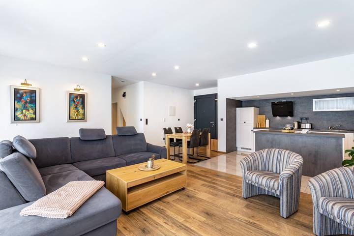 Ganze Wohnung, Ferienwohnung 'Sophie Stecker' mit Bergblick, privater Terrasse und Wi-Fi in Schmallenberg, Hochsauerlandkreis
