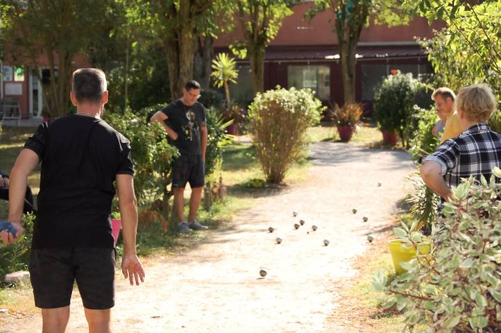 Chalet pour 4 personnes, avec terrasse ainsi que piscine et vue, animaux acceptés dans l' Aveyron - 4