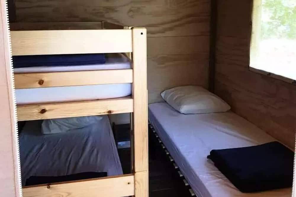 C- Lodge pilotis - 2 chambres 24m² avec terrasse couverte 5 personnes in Saint-Georges-d'Oléron, Côte de Beauté