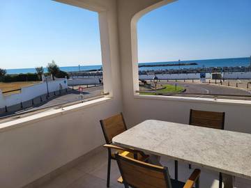 Cottage pour 6 personnes, avec balcon et vue, adapté aux familles dans Thalacap