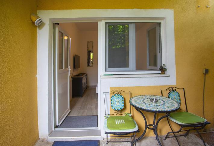 Ferieleilighet for 2 personer, med balkong / terrasse i Podgora
