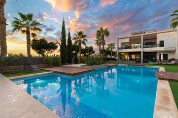 Villa pour 8 personnes, avec piscine ainsi que terrasse et jardin à Guardamar del Segura